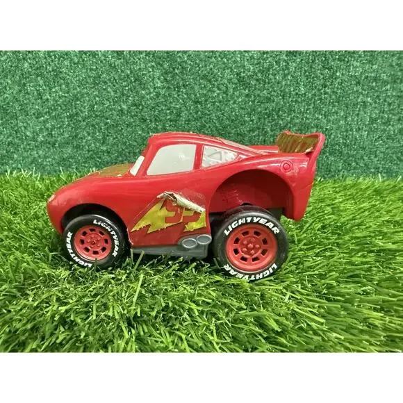 Disney Pixar Cars Lightning McQueen Red Rust-eze Toy Car Mattel 2018 China - Picture 4 of 7